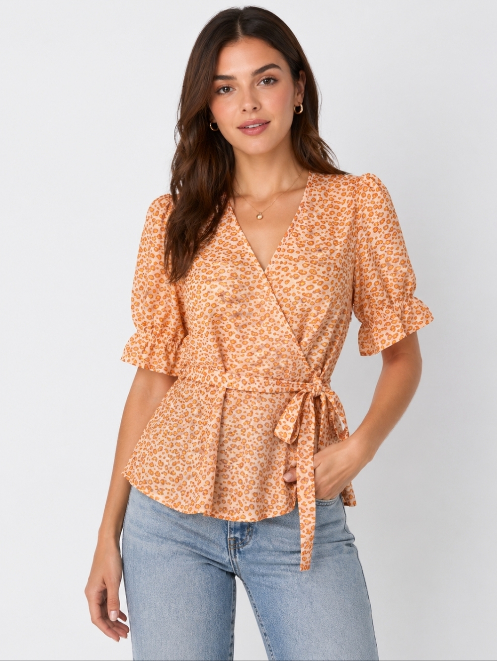 Super cute Vero Moda wrap blouse in a vibrant orange leopard print, Size M 🧡🐆